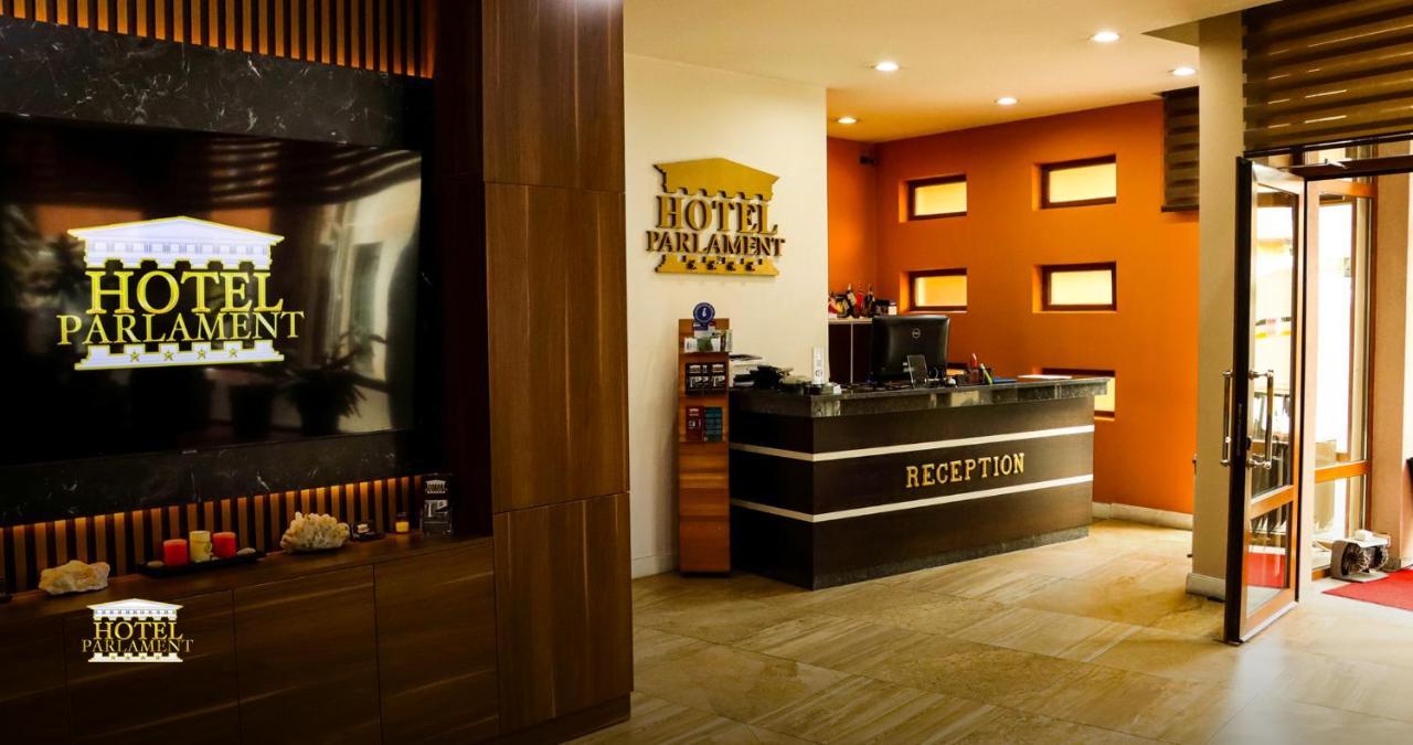 Hotel Parlament Pristina Exterior photo