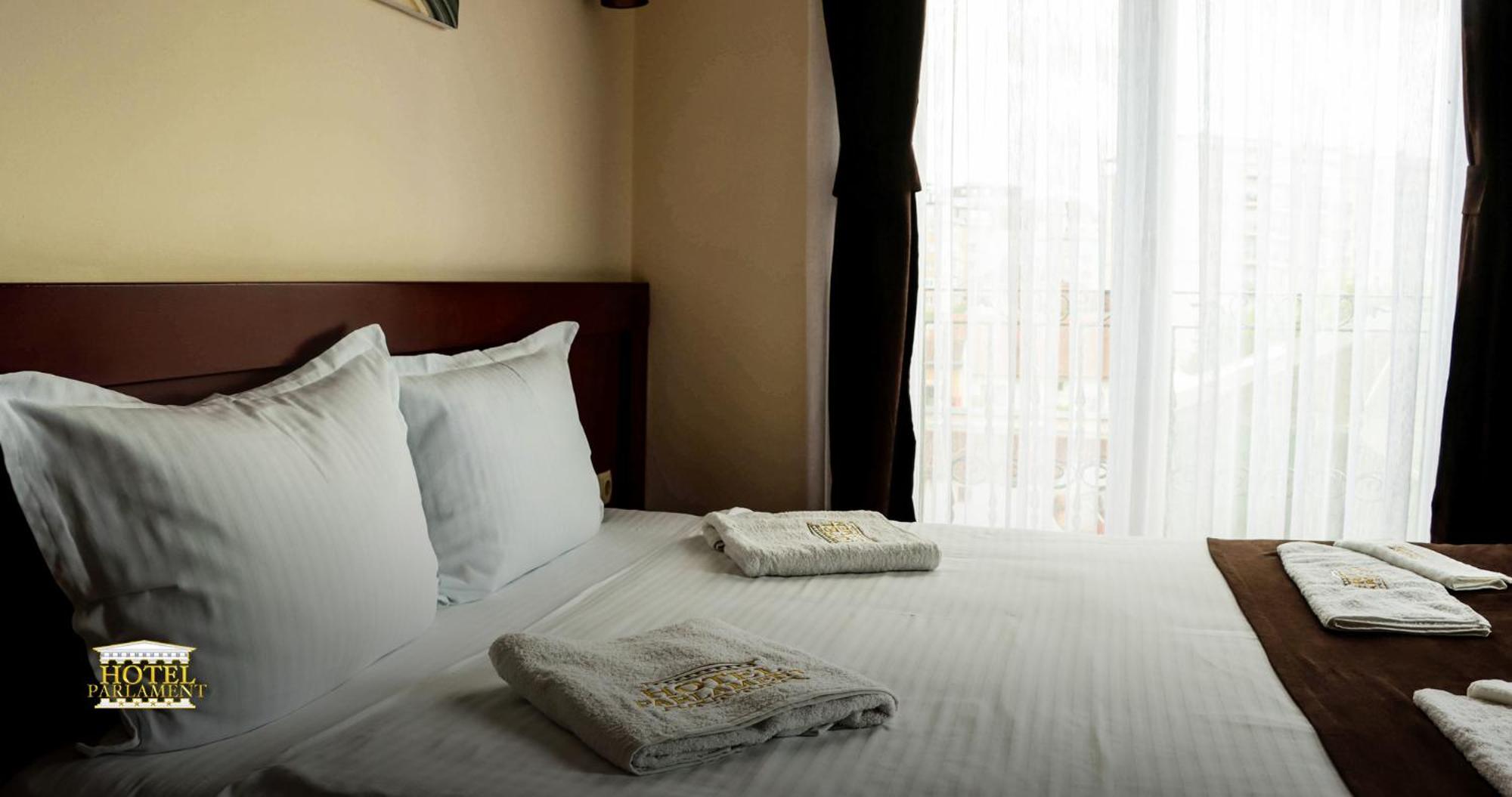Hotel Parlament Pristina Exterior photo