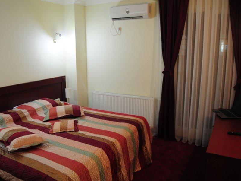 Hotel Parlament Pristina Room photo