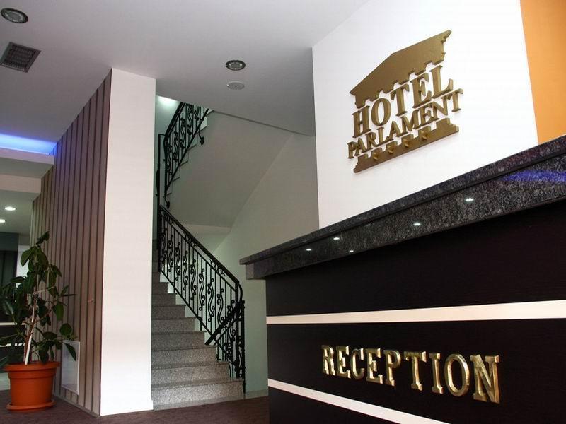 Hotel Parlament Pristina Exterior photo